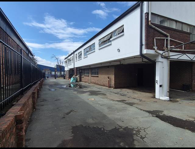 1,450M² WAREHOUSE FOR SALE IN DENVER